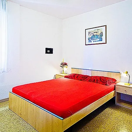 Aurora A B, Daire Bibione